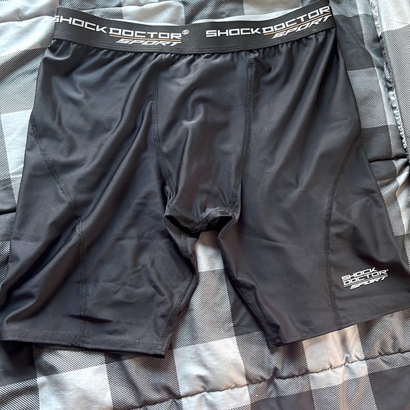 Mens compression shirts large - Picture 1 of 3